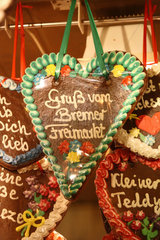 Bremen  Deutschland  Lebkuchenherzen auf dem Bremer Freimarkt