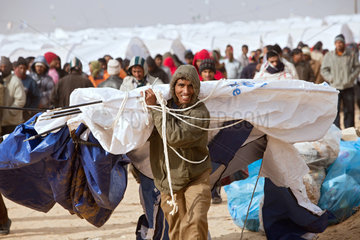 Ben Gardane  Tunesien  Fluechtlinge im Fluechtlingslager Shousha