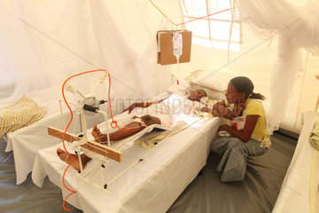 Carrefour  Haiti  Betreuung einer frisch operierten Patientin