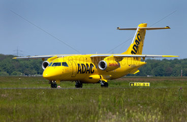 Duesseldorf  Deutschland  ein ADAC Ambulance Jet landet auf dem Flughafen
