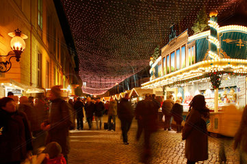 Berlin  Deutschland  Weihnachtsmarkt am Opernpalais