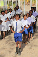 Navatkerny  Sri Lanka  Schueler beim Morgenappell