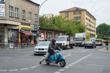 Berlin  Deutschland  Kreuzungsbereich Koepenicker Str. und Heinrich-Heine-Str in Berlin-Mitte