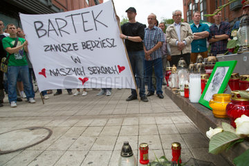 Posen  Polen  Trauermarsch gegen Gewalt und Agression am Tatort eines Mordes in der Fussgaengerzone