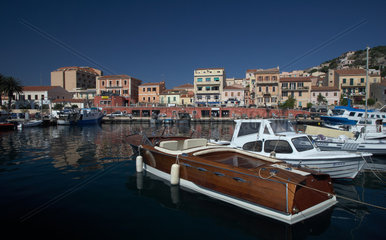 La Maddalena  Italien  Boote im kleinen alten Hafen von La Maddalena