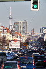 Berlin  Deutschland  Verkehr auf dem Kaiserdamm in Berlin-Charlottenburg