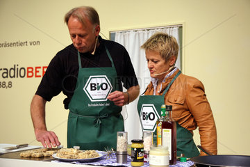 Berlin  Deutschland  Renate Kuenast und Juergen Trittin beim Kochen