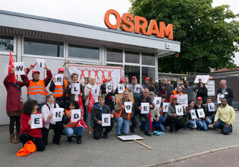 Berlin  Deutschland  Osram-Beschaeftige protestieren gegen den geplanten Abbau von 283 Stellen