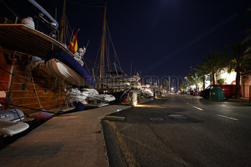 Port d'Alcudia  Spanien  Yachten im Hafen auf Mallorca