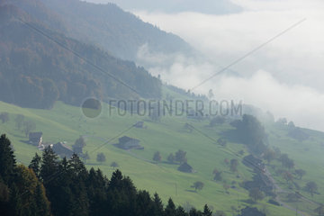 Luzern  Schweiz  Nebel und Wolken im Tal in Buergenstock bei Luzern