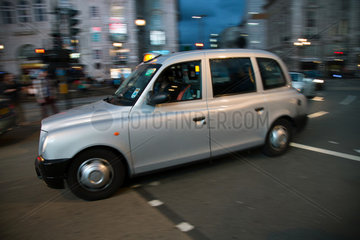 London  Grossbritannien  typisches Londoner Taxi