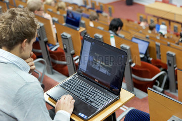 Tallinn  Estland  Studenten im Auditorium des Estonian Information Technology Colleges
