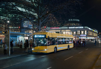 Berlin  Deutschland  E-Bus Berlin BVG Linie 204 Wagen 1688
