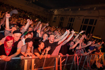 Berlin  Deutschland  Fans beim Mr. Review-Konzert auf dem Berlin Ska City Festival