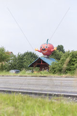 Erdbeer Verkaufsstand an der Bundesstrasse 3