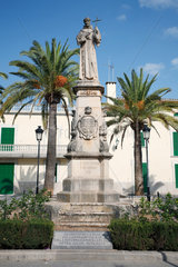 Petra  Mallorca  Spanien  Denkmal des Missionars Junipero Serra in Petra