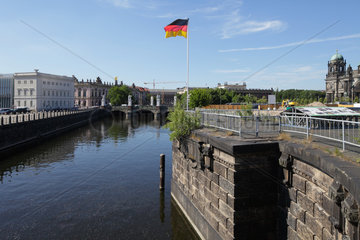 Berlin  Deutschland  die Spree und die leere Schlossfreiheit am Schlossplatz