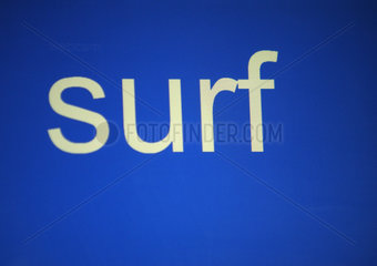 Symbolfoto  Wort surf auf blauem Bildschirm
