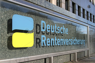 Berlin  Deutschland  Schild der Deutschen Rentenversicherung