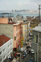 Istanbul  Tuerkei  Blick auf den Stadtteil Eminoenue