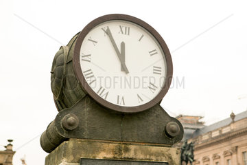 Berlin  Deutschland  historische Uhr auf dem Bebelplatz