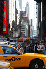 New York City  USA  Strassenszene am Times Square