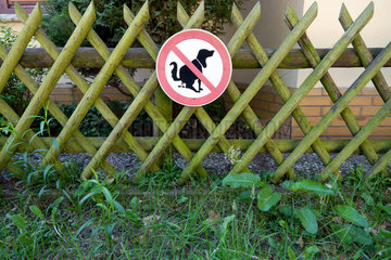 Verden  Deutschland  Symbolfoto  Schild Hundekot verboten