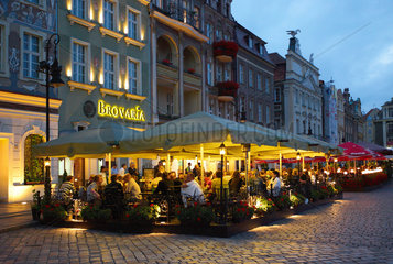 Posen  Polen  Strassencafes am Alten Markt  Hotel Brovaria
