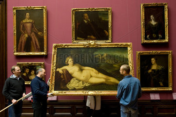 Dresden  Deutschland  Restauratoren reinigen die Ruhende Venus von Jacopo Palma il Vecchio