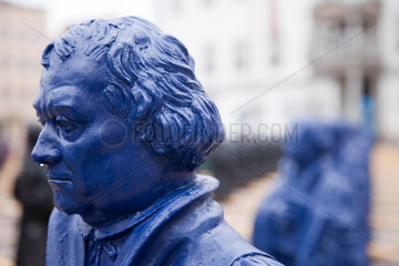 Wittenberg  Deutschland  eine blaue Luther-Skulptur von Ottmar Hoerl
