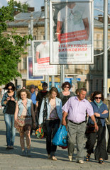 Lemberg  Ukraine  Passanten in der Stadt