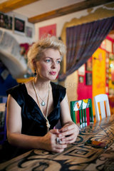 Tallinn  Estland  Ex-Model Beatrice in ihrem Restaurant Nanohouse