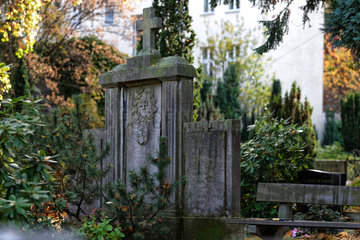 Berlin  Deutschland  Grabstein auf dem Alten Luisenfriedhof