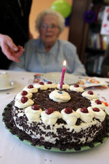 Berlin  Deutschland  Seniorin feiert ihren 90. Geburtstag