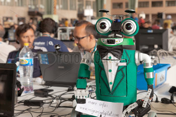 Berlin  Deutschland  Tueftler bei der Entwicklung von Robotern auf der Campus Party Europe