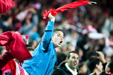 Sevilla  Spanien  junge Sevilla FC Fans bejubeln einen Torschuss