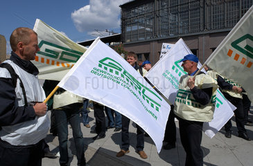 Berlin  Deutschland  streikende Lokfuehrer der Gewerkschaft GDL