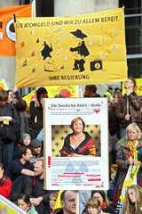 Berlin  Deutschland  Demonstranten auf der Anti-Atomkraft-Demo