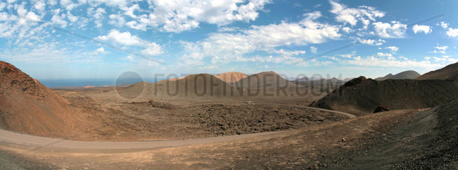 El Golfo  Spanien  Blick auf die Zugangsstrasse zum Nationalpark Timanfaya