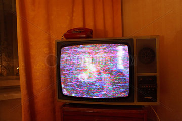 Gomel  Weissrussland  Fernseher in Hotelzimmer mit Bildstoerung