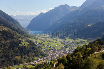 Cavaglia-Ebene  Schweiz  Blick ins Poschiavo-Tal mit dem Lago di Poschiavo