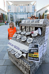 Berlin  Deutschland  Occupy-Bewegung vor dem Kanzleramt