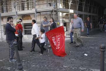 Rote Fahne von Tsipras in Rom