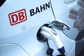 Berlin  Deutschland  ein Elektrofahrzeug wird aufgeladen