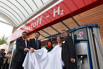 Berlin  Deutschland  Eroeffnung der Wasserstofftankstelle in der Holzmarktstrasse