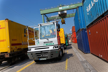 Berlin  Deutschland  Elektro-Lkw im Containerterminal Westhafen