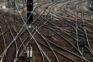 Hamburg  Deutschland  Gleisanlagen mit vielen Weichen am Hamburger Hauptbahnhof