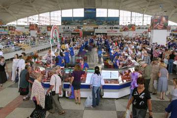 Minsk  Weissrussland  eine Markthalle in Minsk