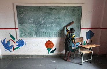 Vijayawada  Indien  Unterricht im SKCV Kinderdorf  einer Einrichtung fuer Strassenkinder