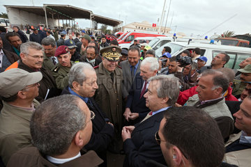 Ben Gardane  Tunesien  UNO-Fluechtlingskommissar Antonio Guterres an der tunesischen Grenze